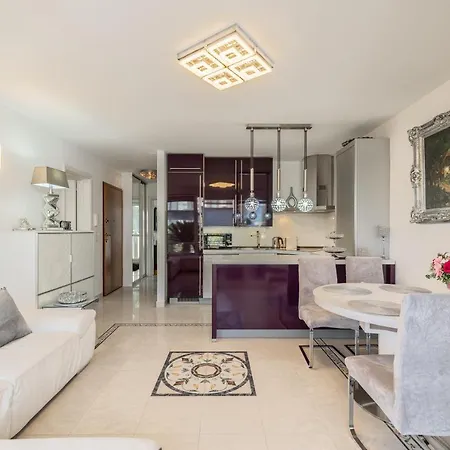 Appartement Luxury B&r *** *
