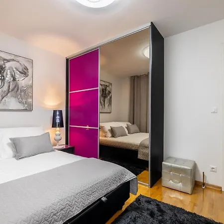 Apartment Luxury B&r ***